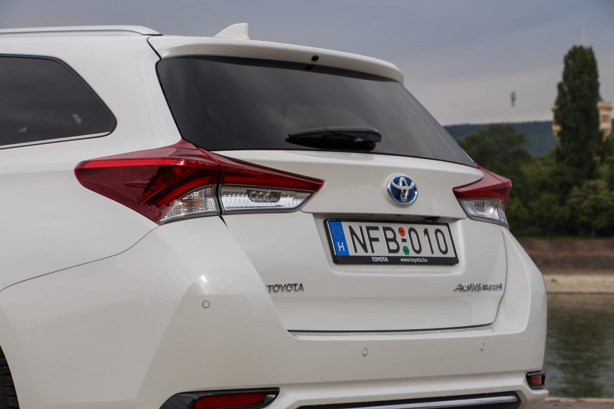 TOYOTA AURIS