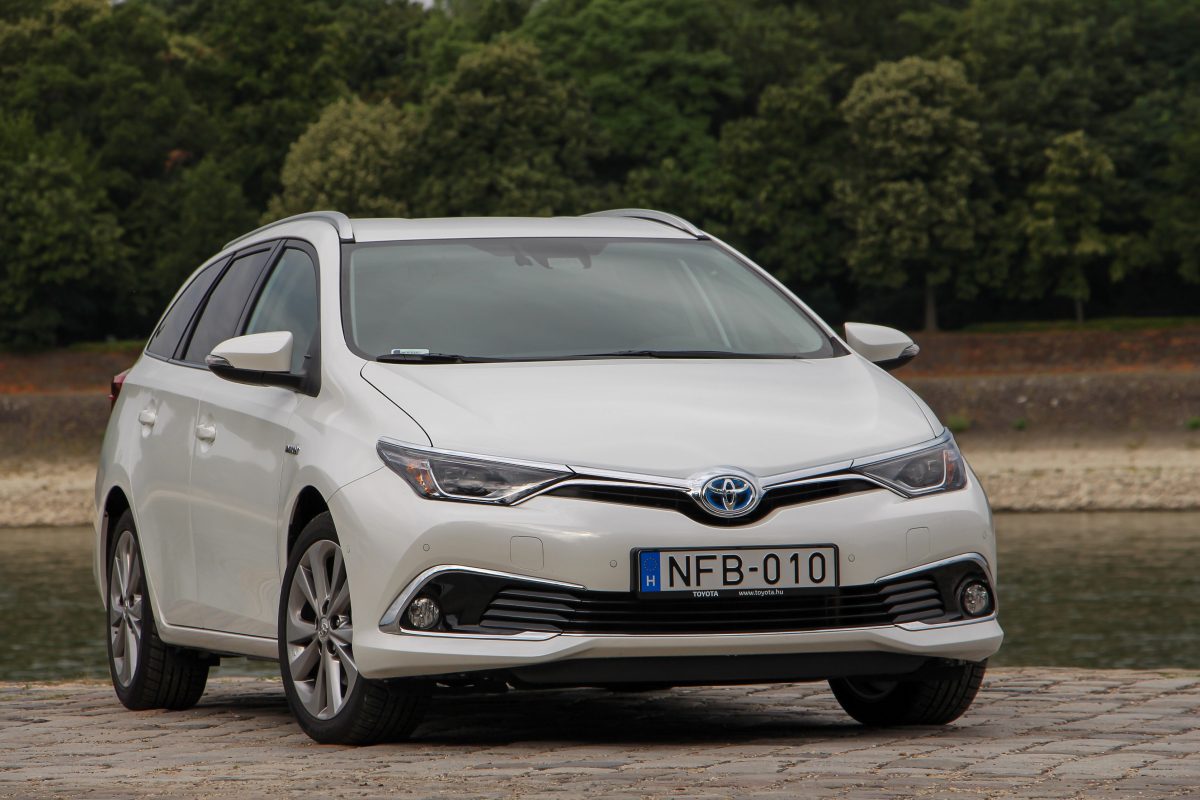 TOYOTA AURIS