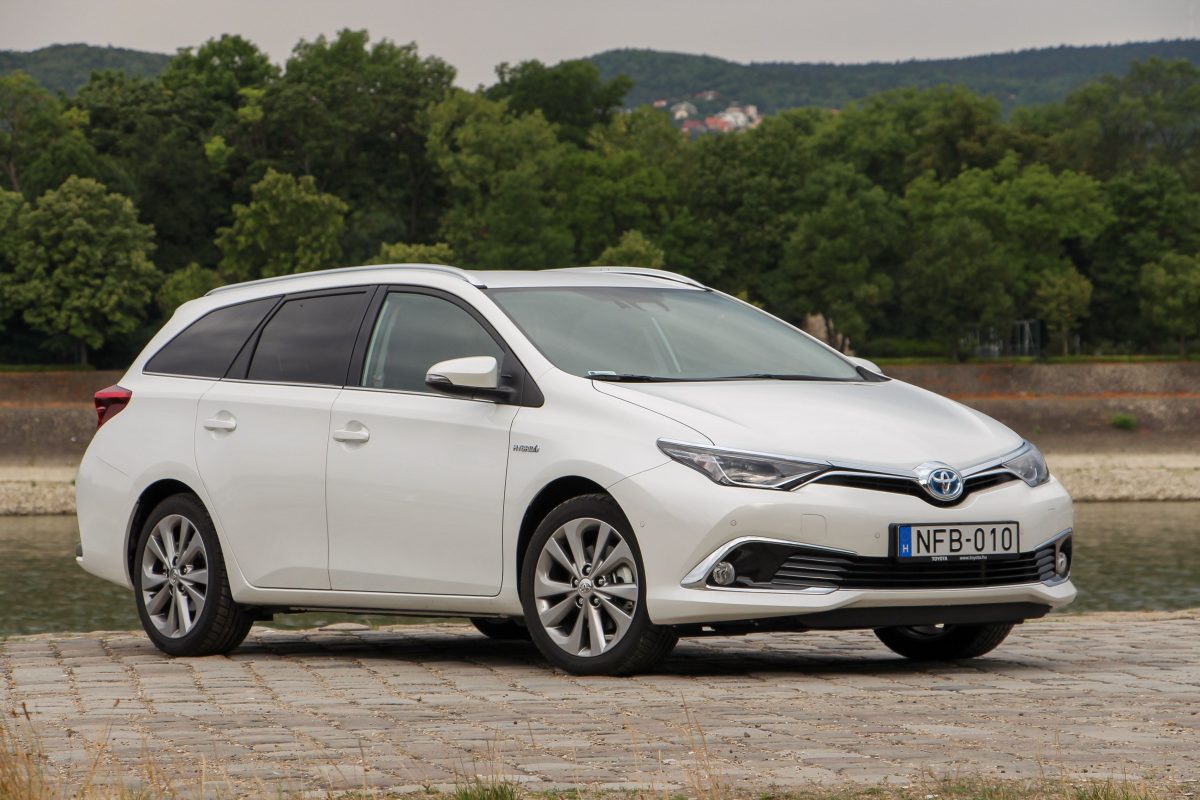 TOYOTA AURIS