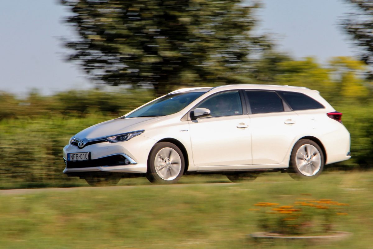 TOYOTA AURIS