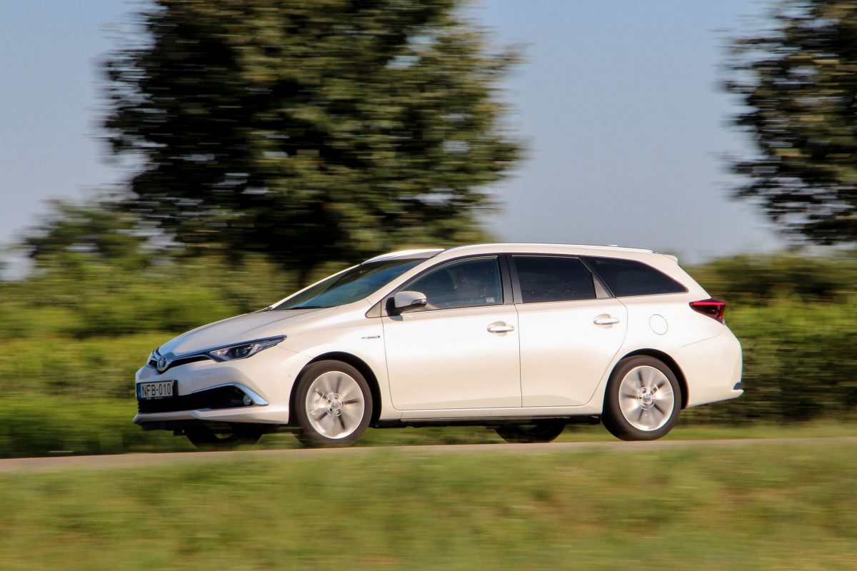 TOYOTA AURIS