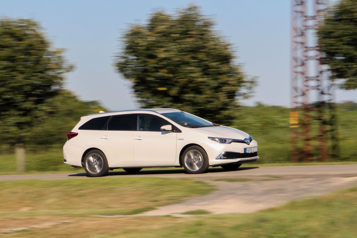 TOYOTA AURIS