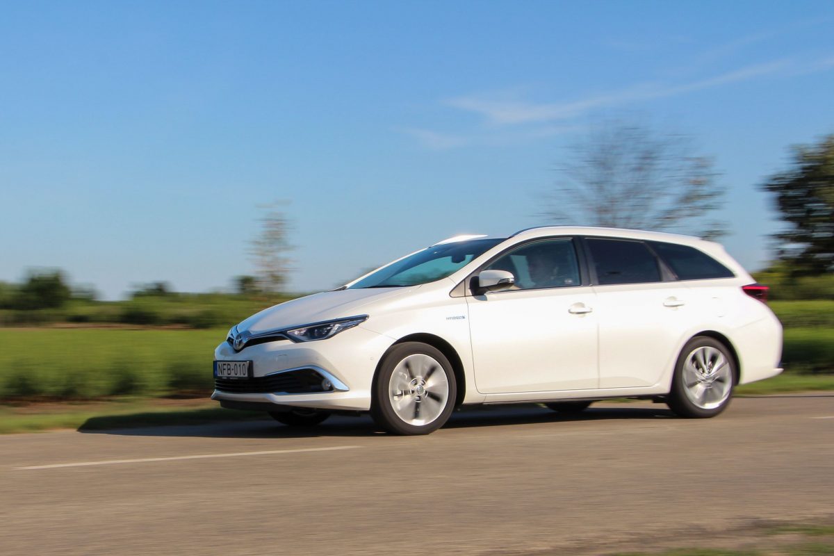 TOYOTA AURIS
