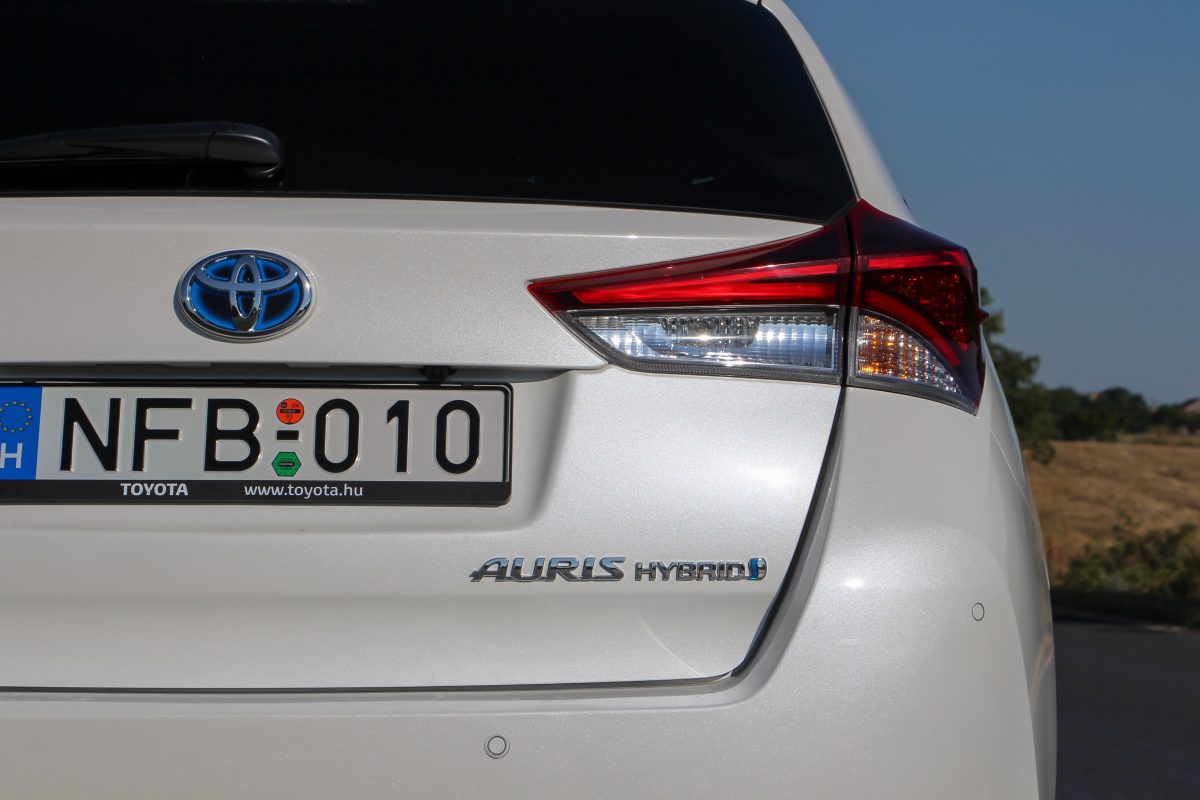 TOYOTA AURIS