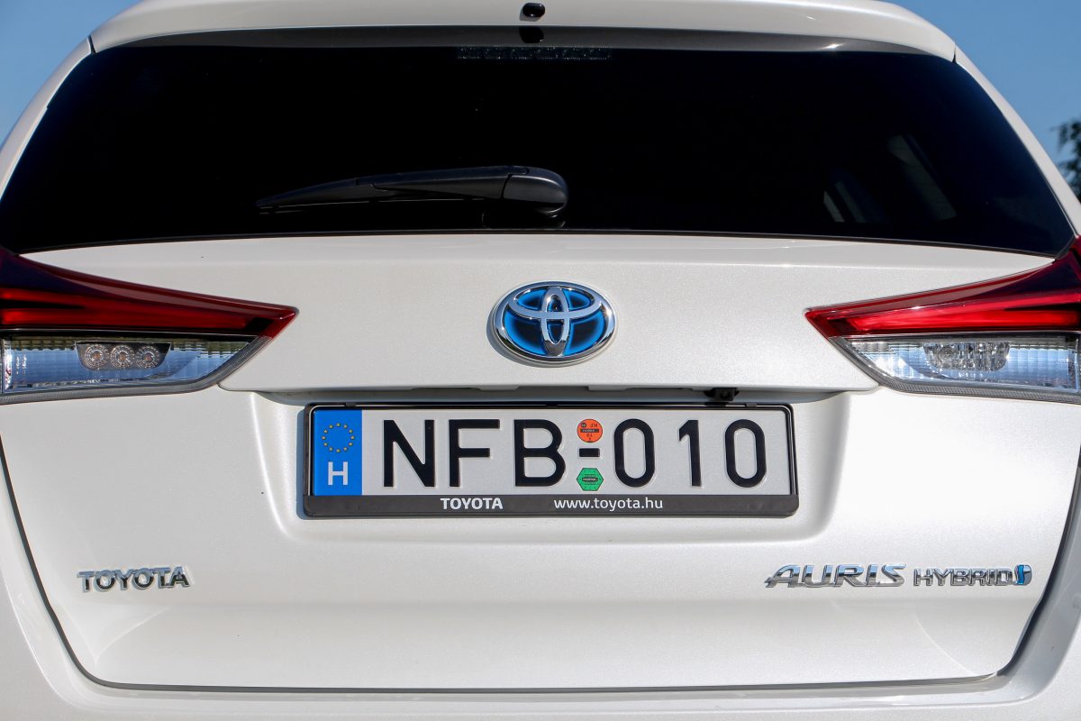 TOYOTA AURIS
