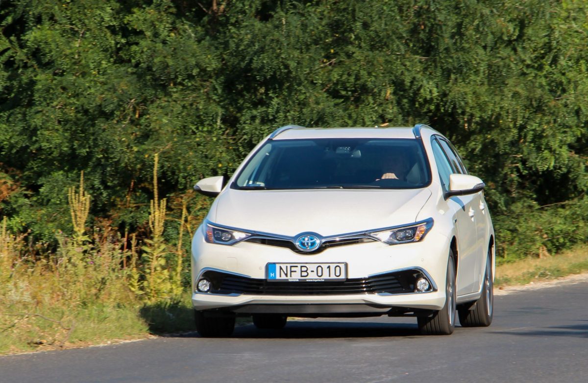 TOYOTA AURIS