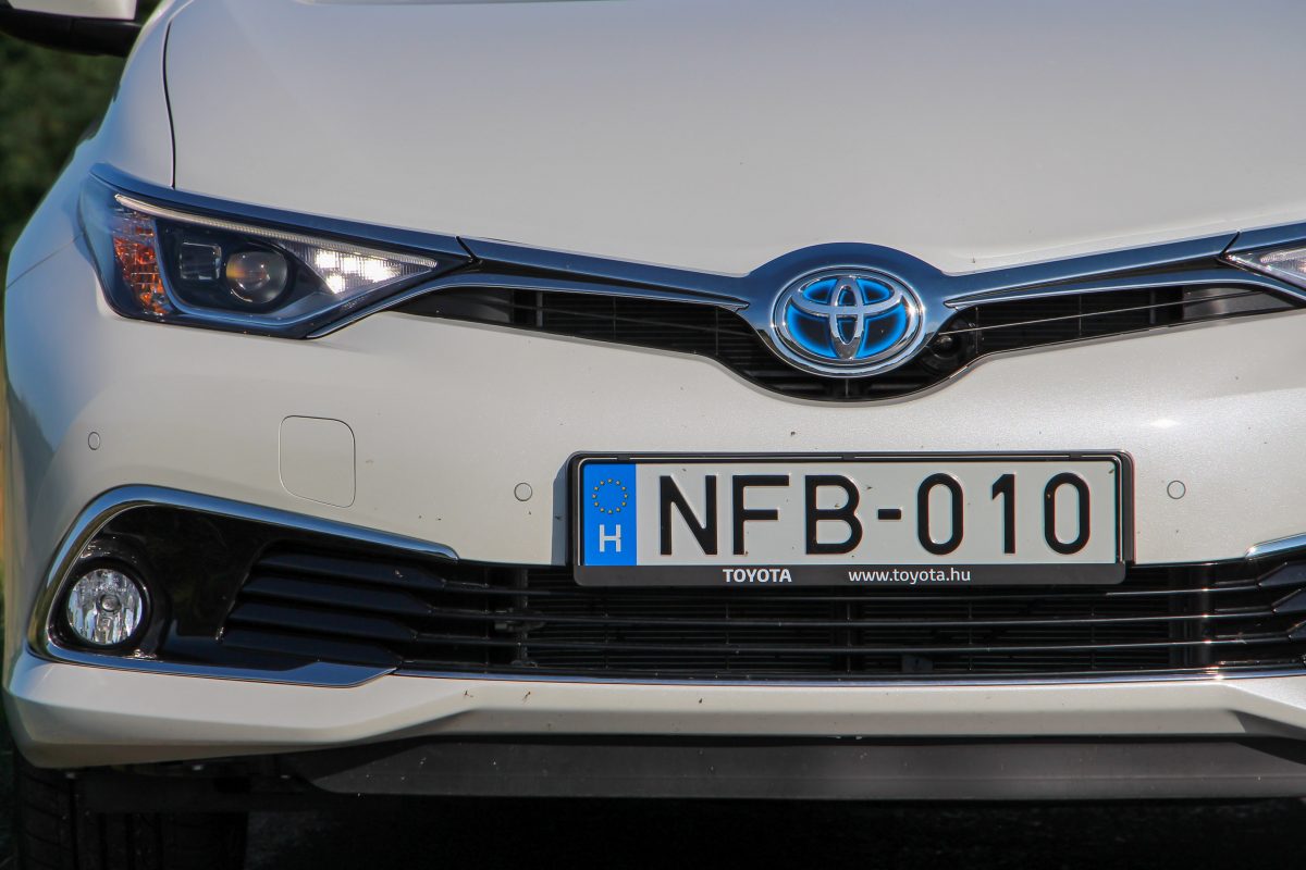 TOYOTA AURIS