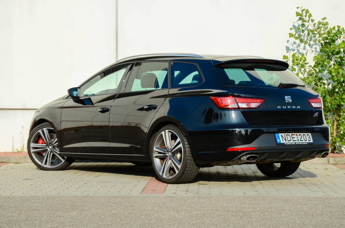 SEAT LEON