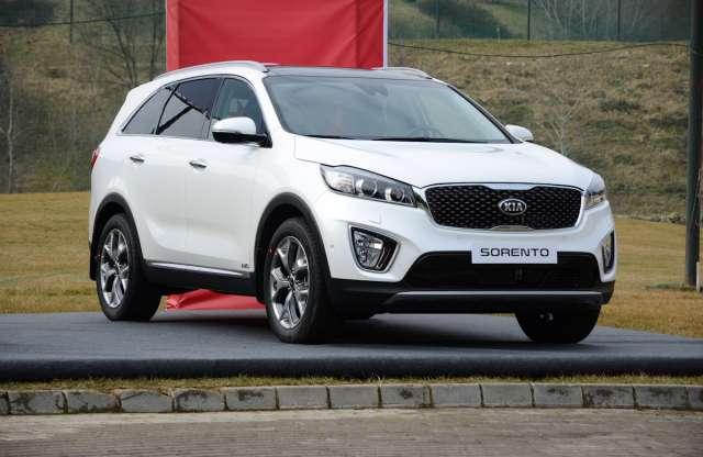 Új zászlóshajó: bemutatkozott a Kia Sorento