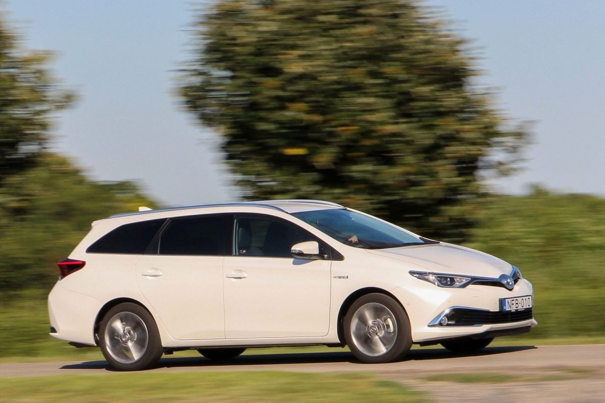 TOYOTA AURIS