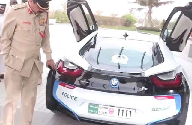 Kirakatrendőrség: Dubaj flottája egy BMW i8-cal bővült