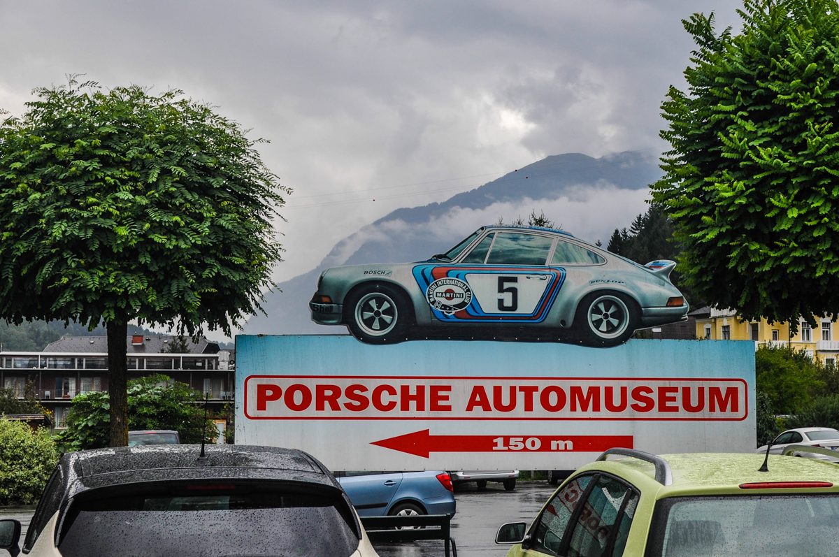 PORSCHE