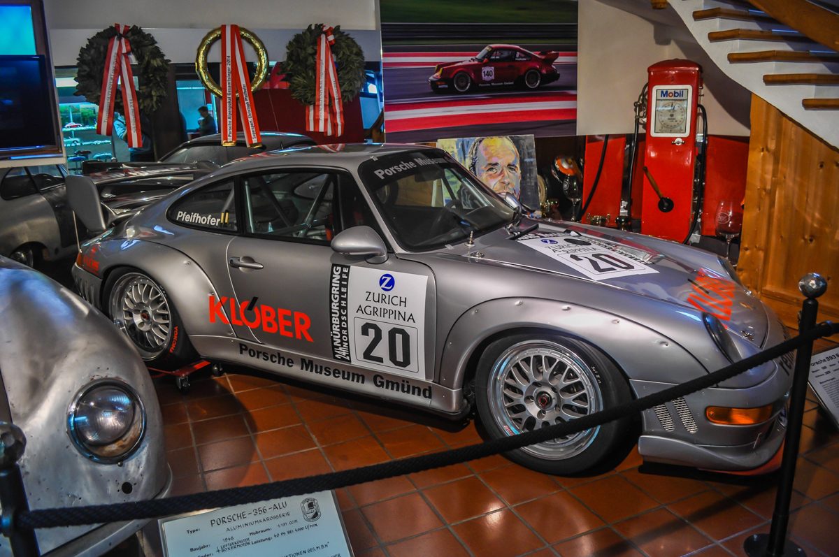 PORSCHE