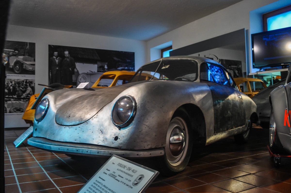 PORSCHE