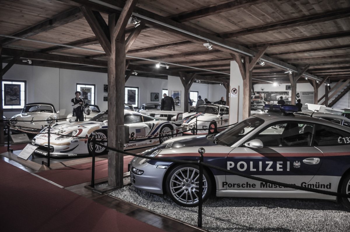 PORSCHE