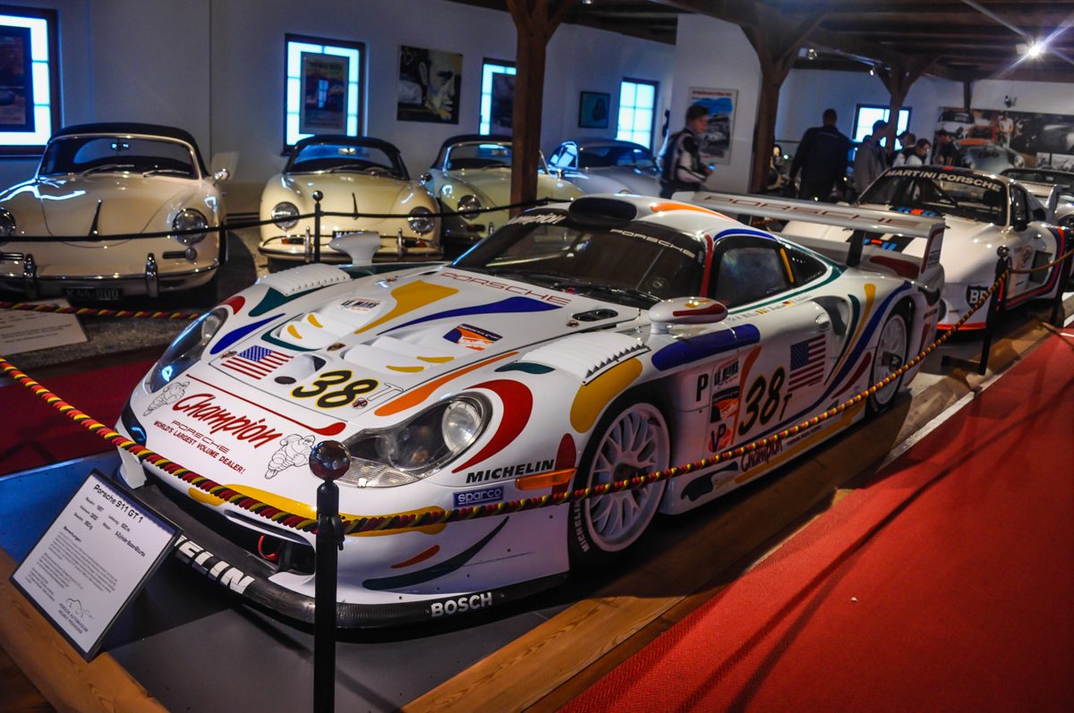 PORSCHE
