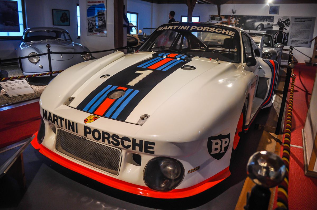 PORSCHE