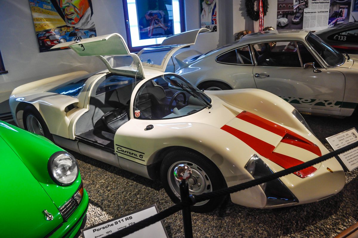 PORSCHE