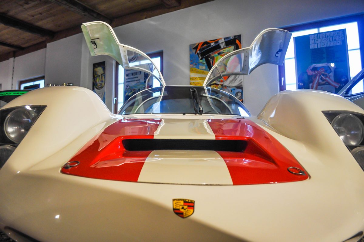 PORSCHE