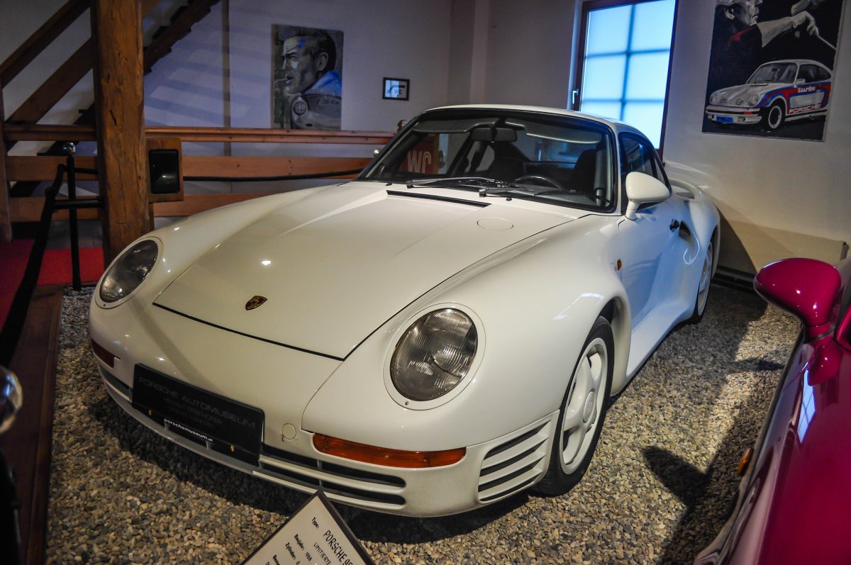 PORSCHE