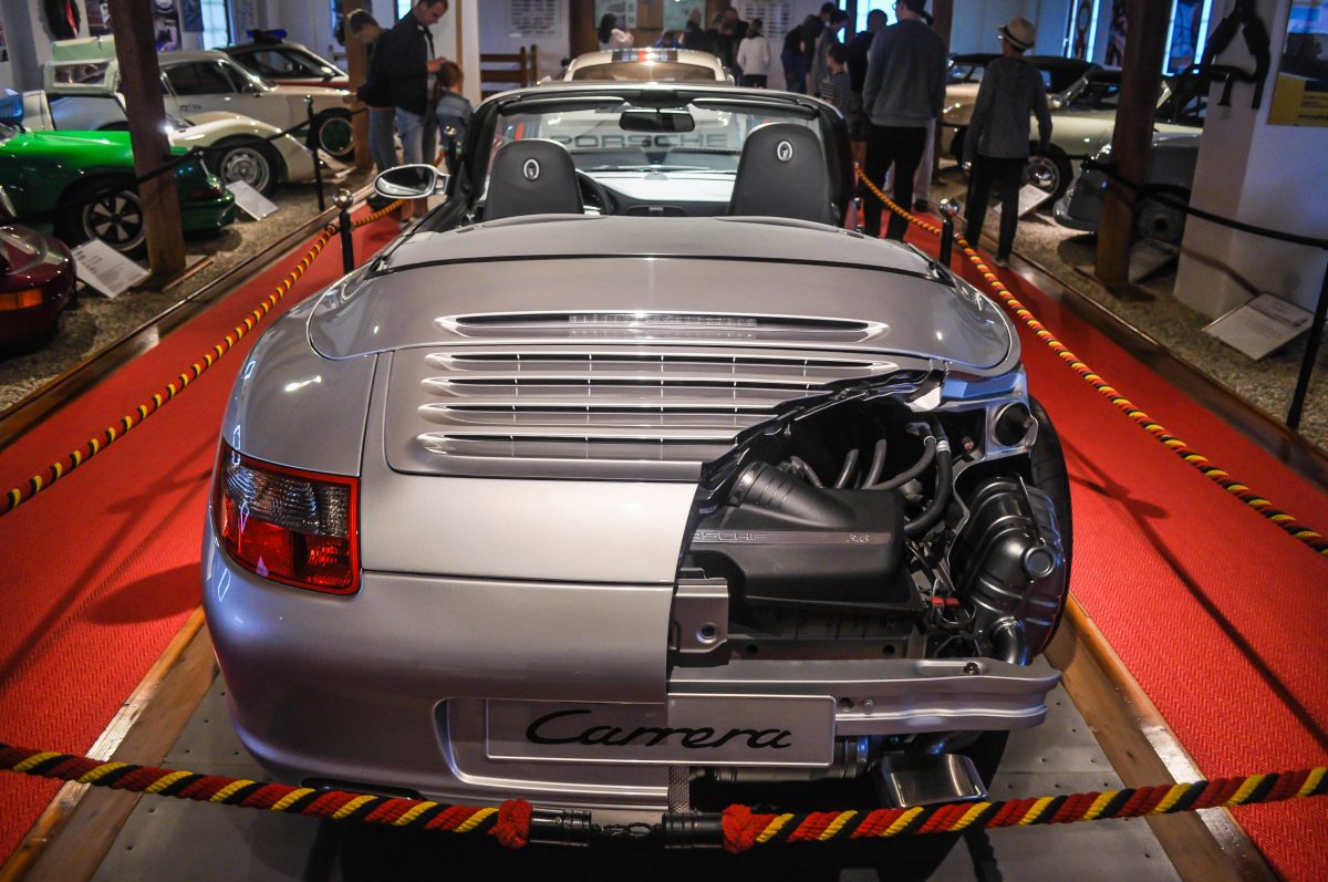 PORSCHE