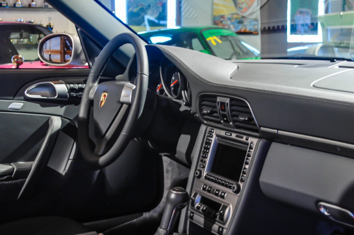 PORSCHE