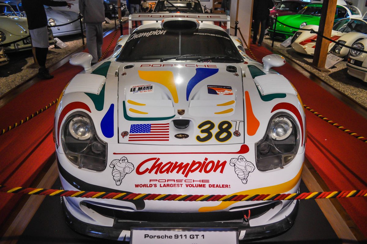PORSCHE