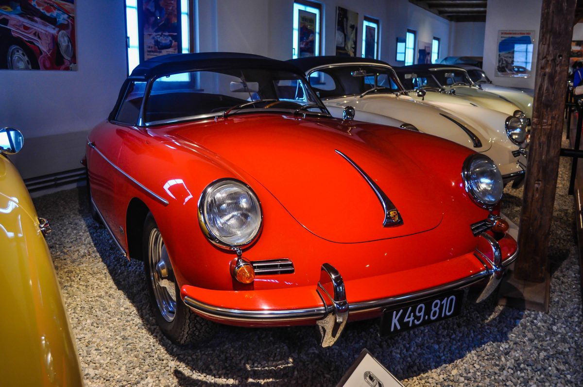 PORSCHE