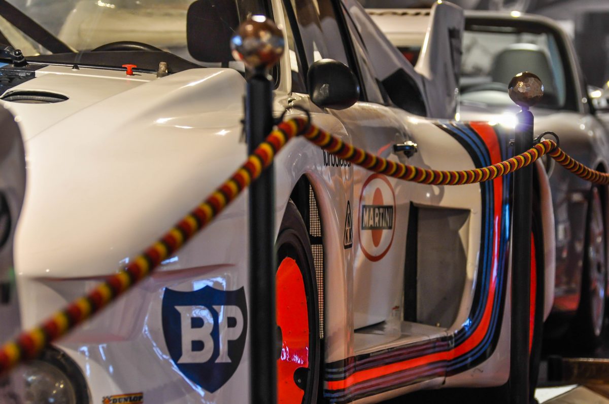 PORSCHE