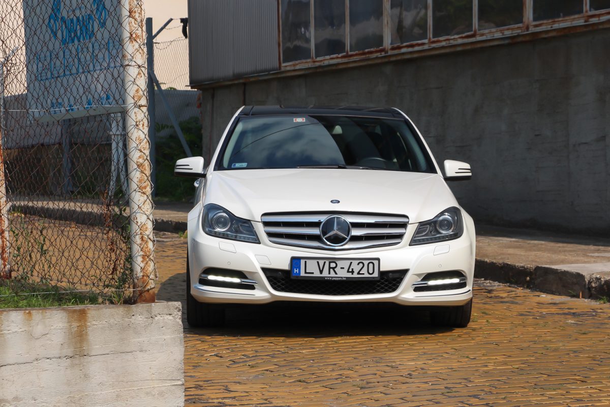 MERCEDES-BENZ
