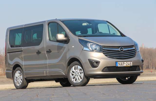 Nagy arc, kicsi motor - jó kombináció? Opel Vivaro Tour teszt
