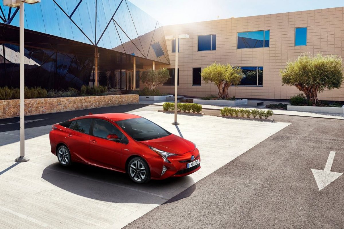 TOYOTA PRIUS