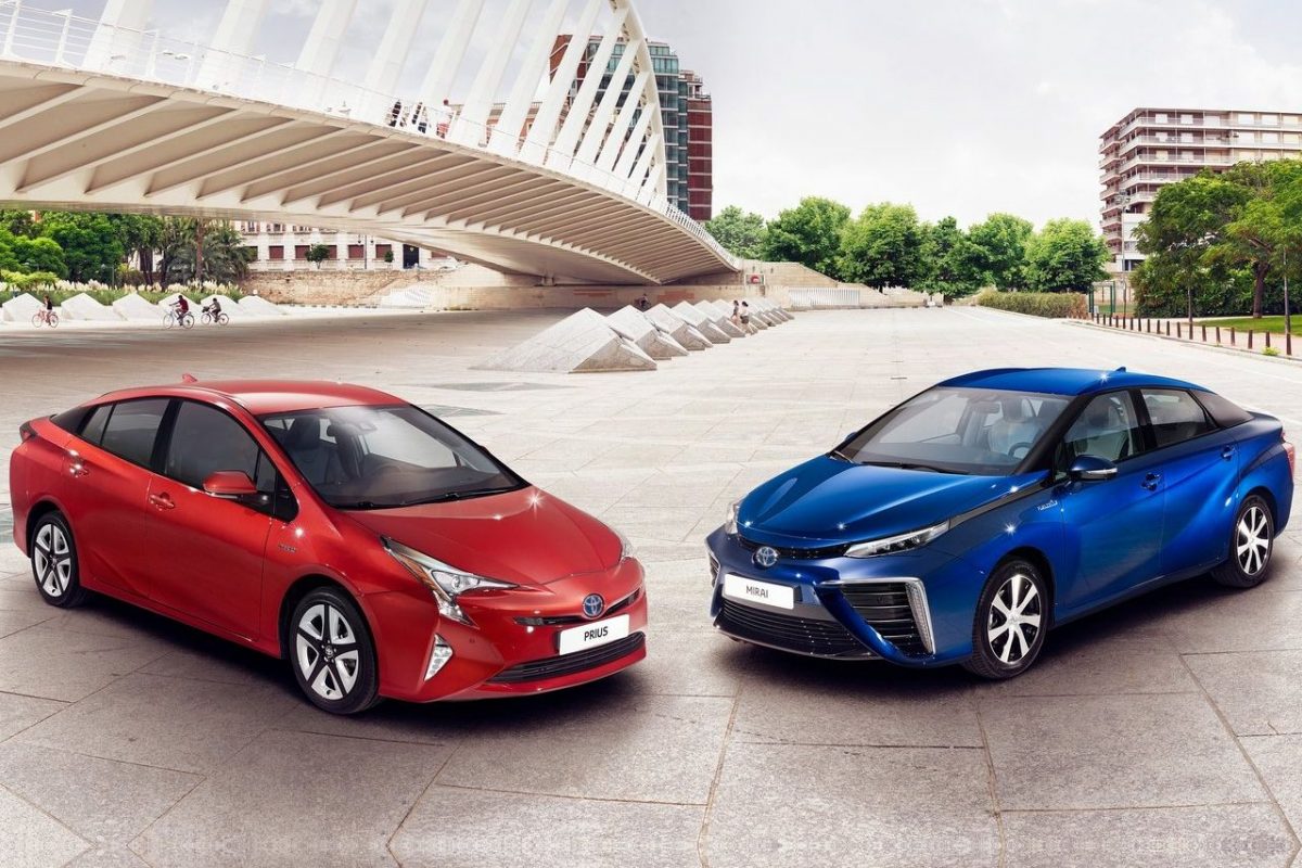 TOYOTA PRIUS