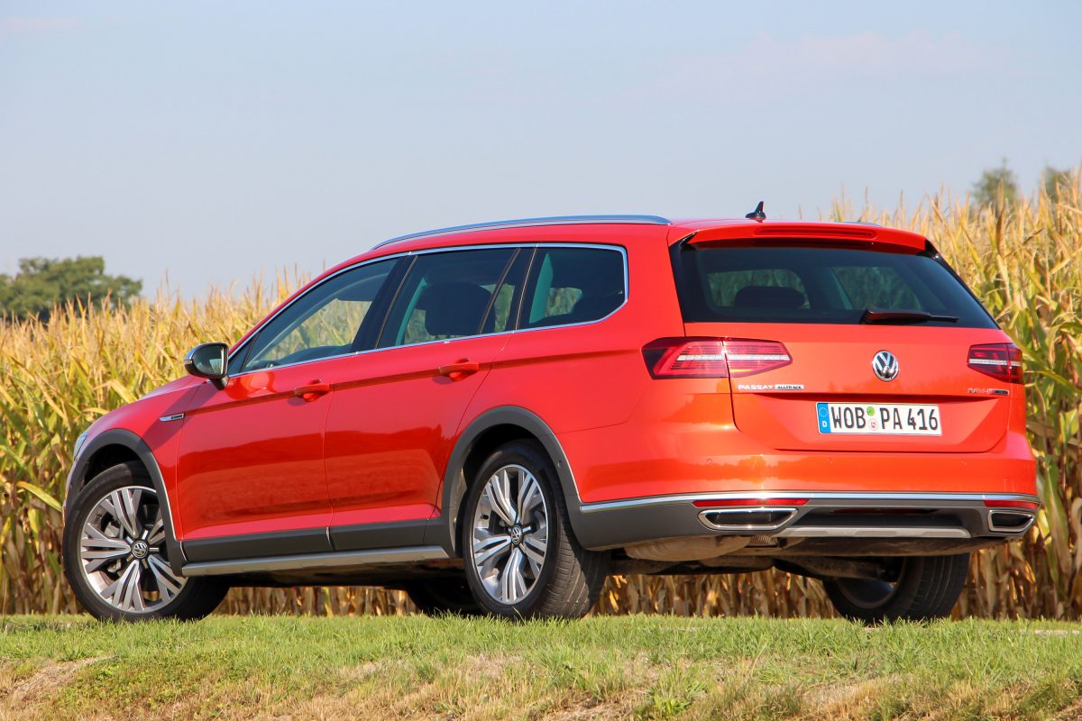 VOLKSWAGEN PASSAT