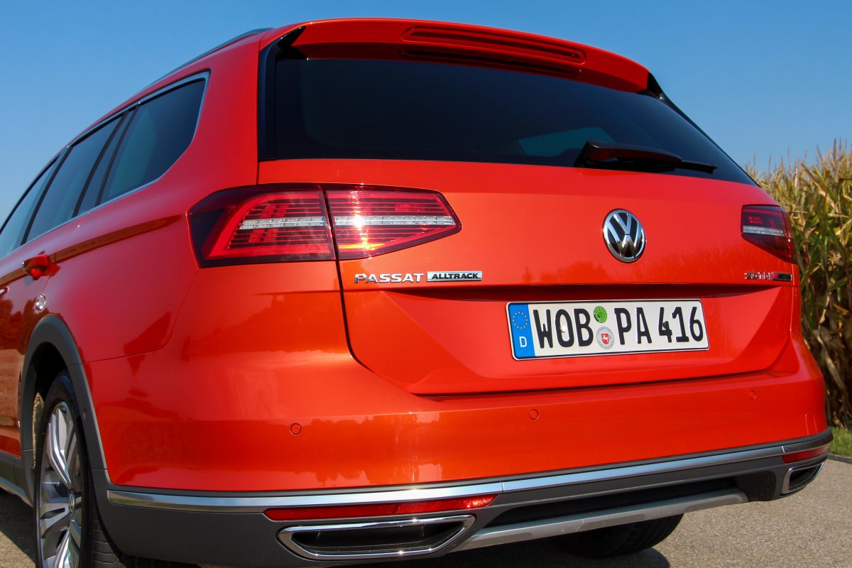 VOLKSWAGEN PASSAT