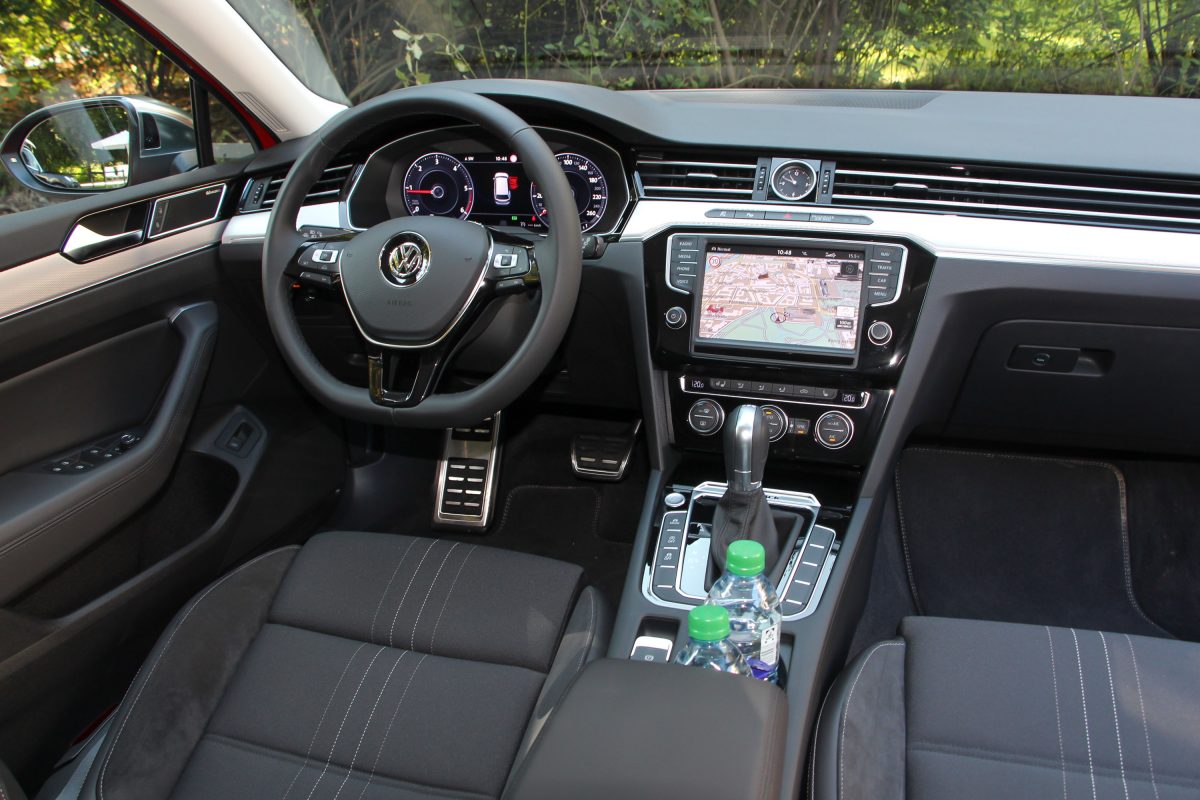 VOLKSWAGEN PASSAT