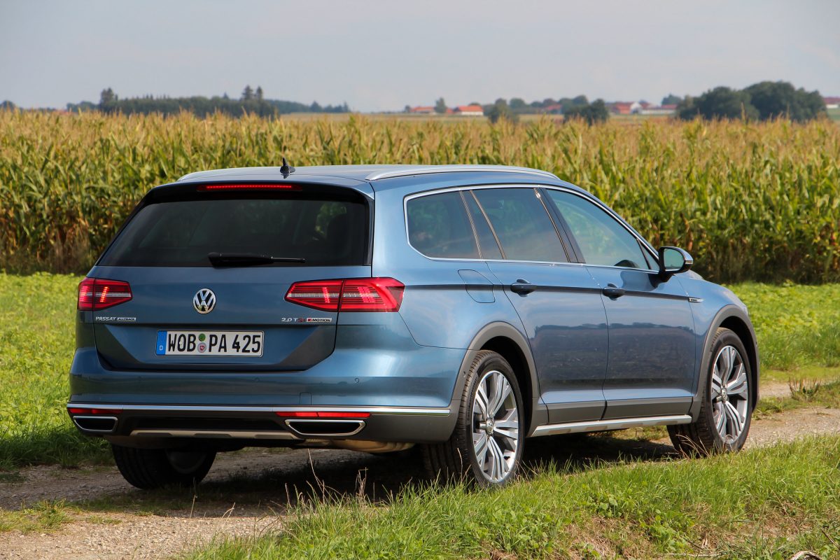 VOLKSWAGEN PASSAT