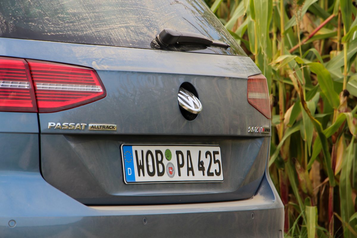 VOLKSWAGEN PASSAT