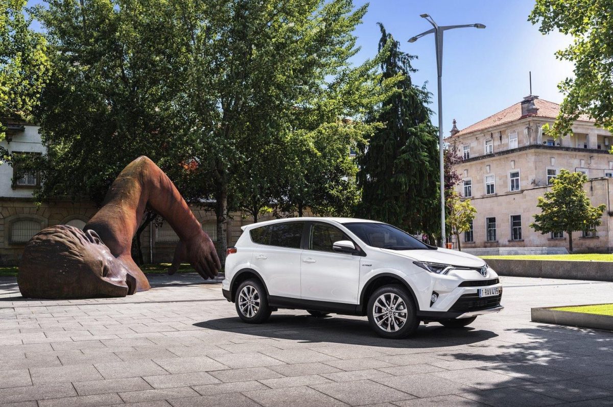 TOYOTA RAV 4