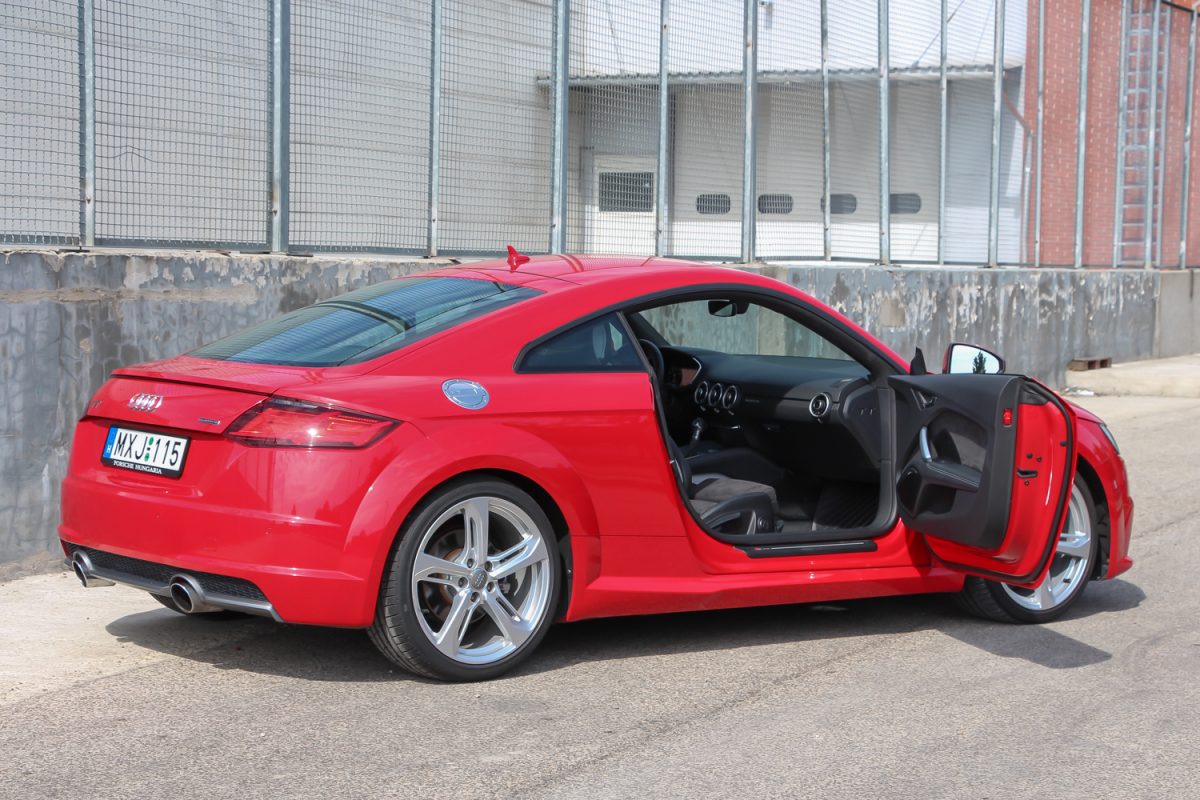 AUDI