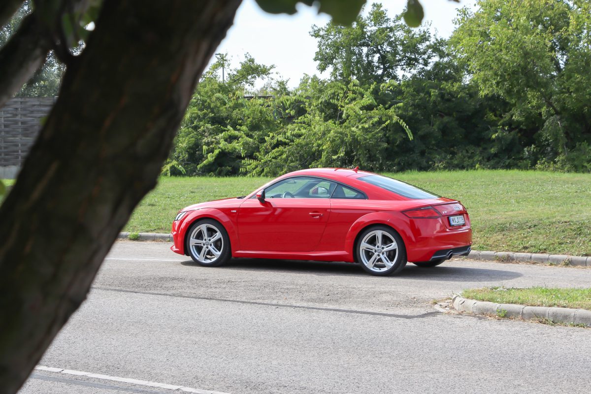 AUDI