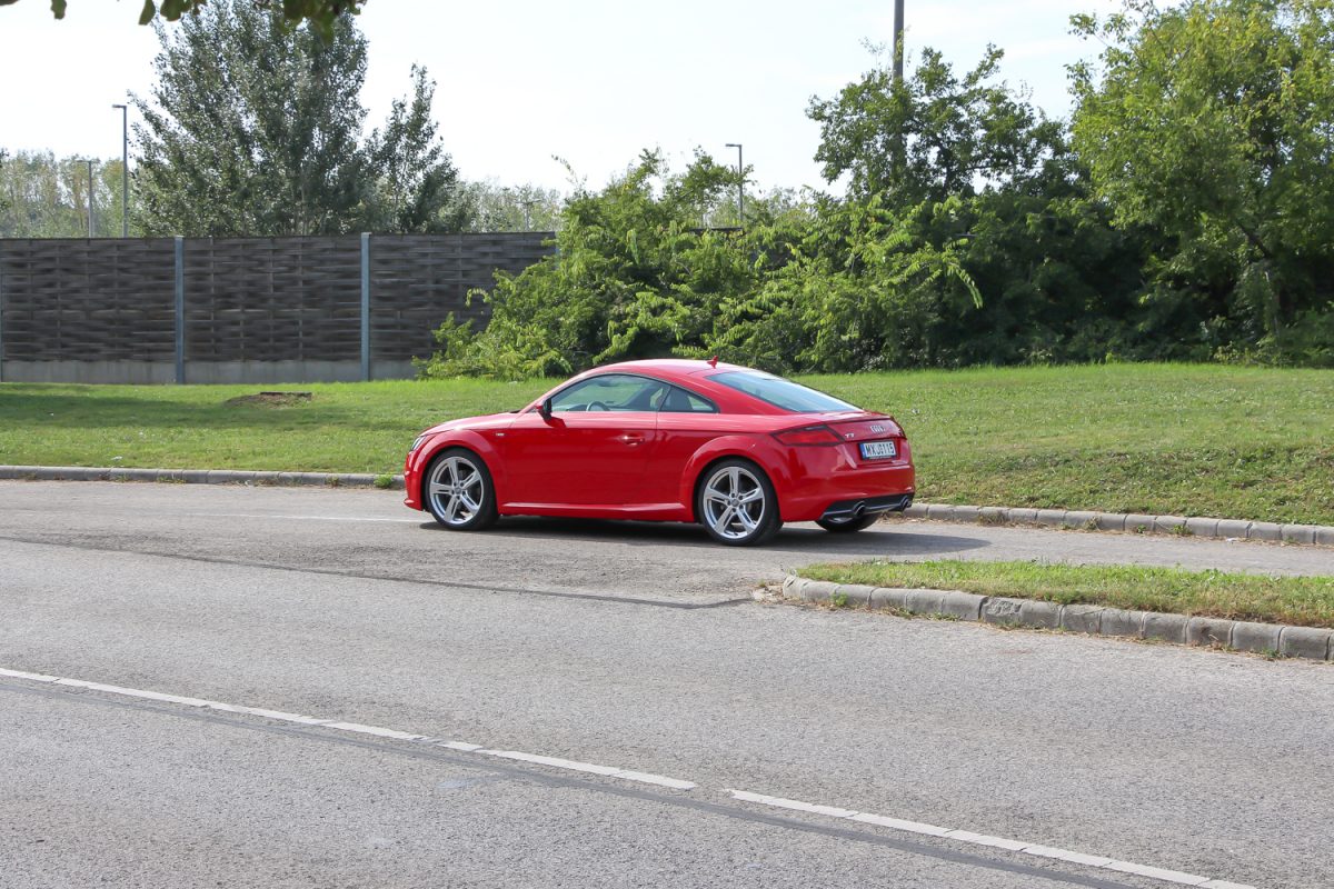 AUDI