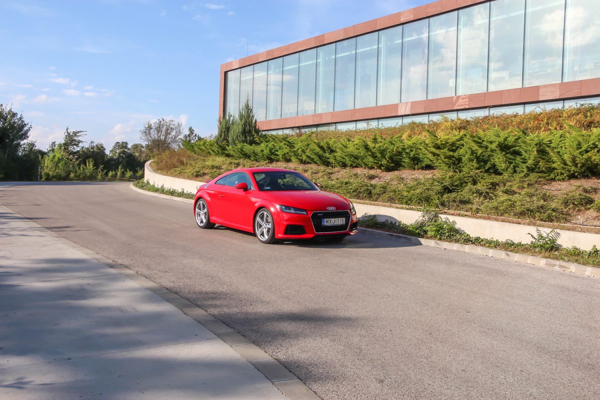 AUDI