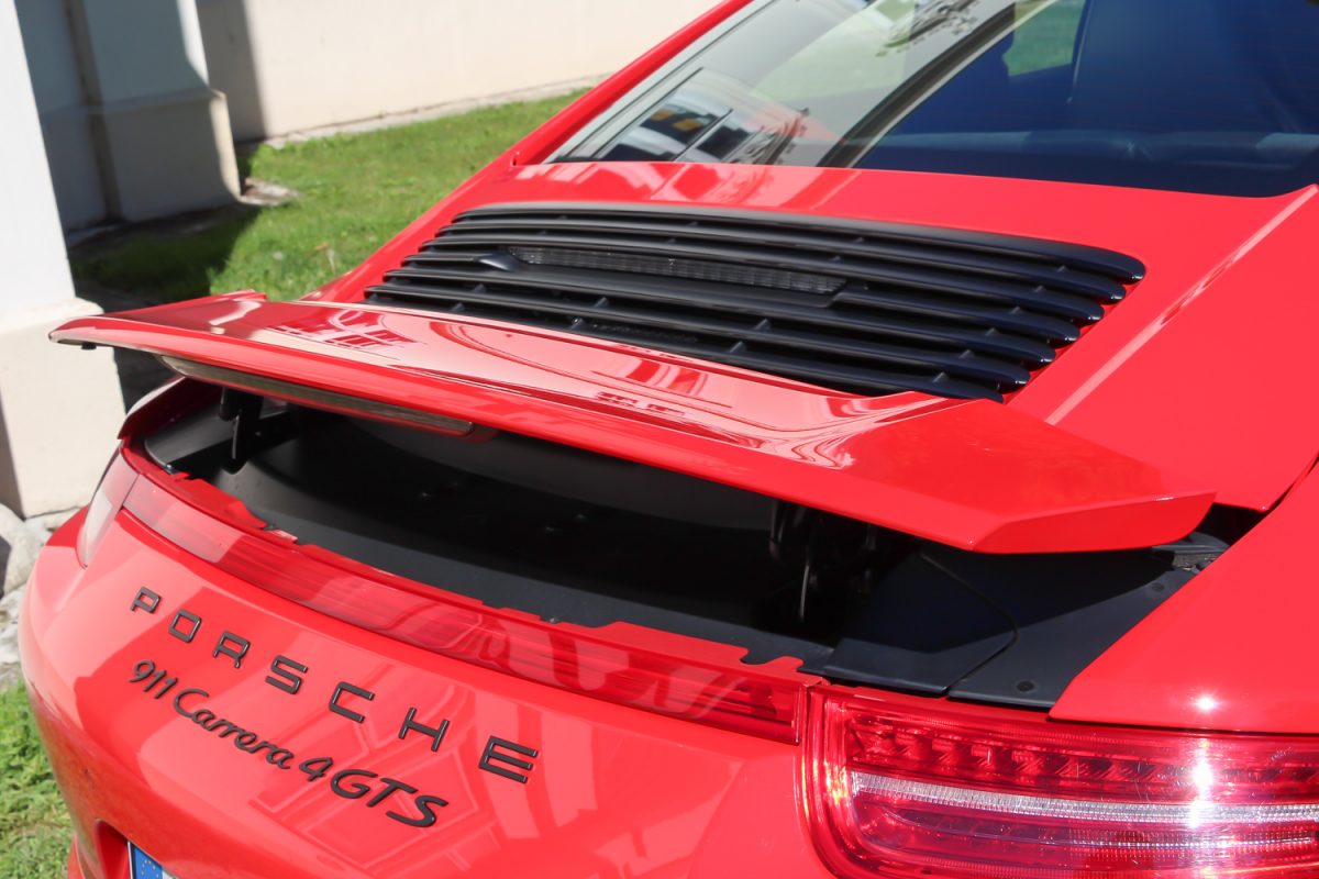 PORSCHE