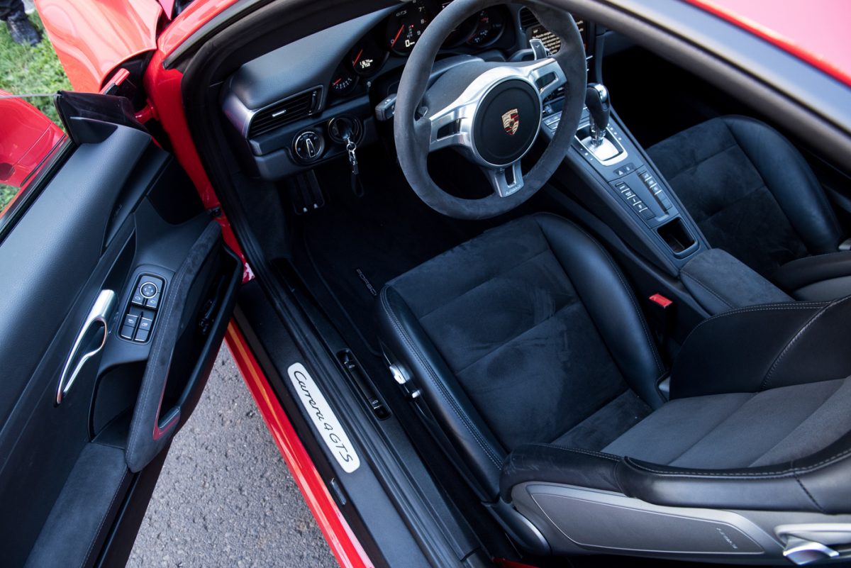 PORSCHE