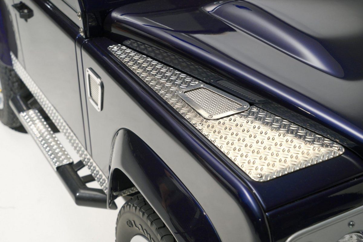 LAND ROVER