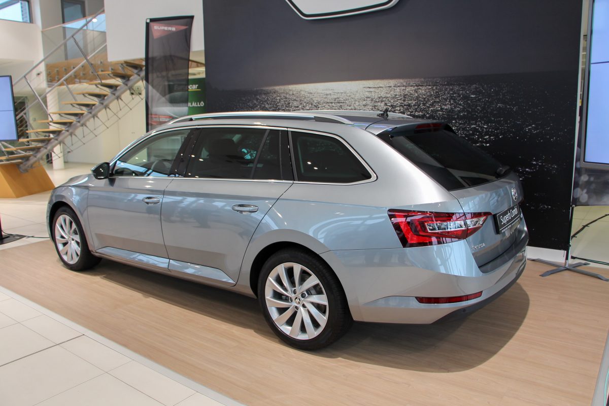 SKODA SUPERB