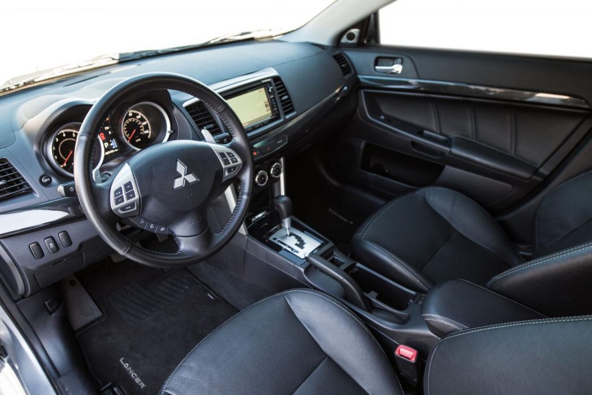 MITSUBISHI LANCER