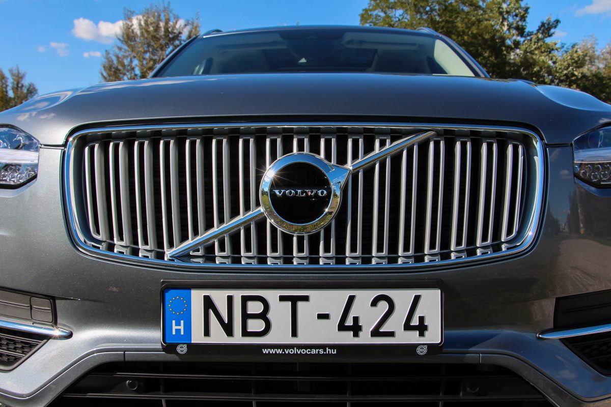 VOLVO XC90
