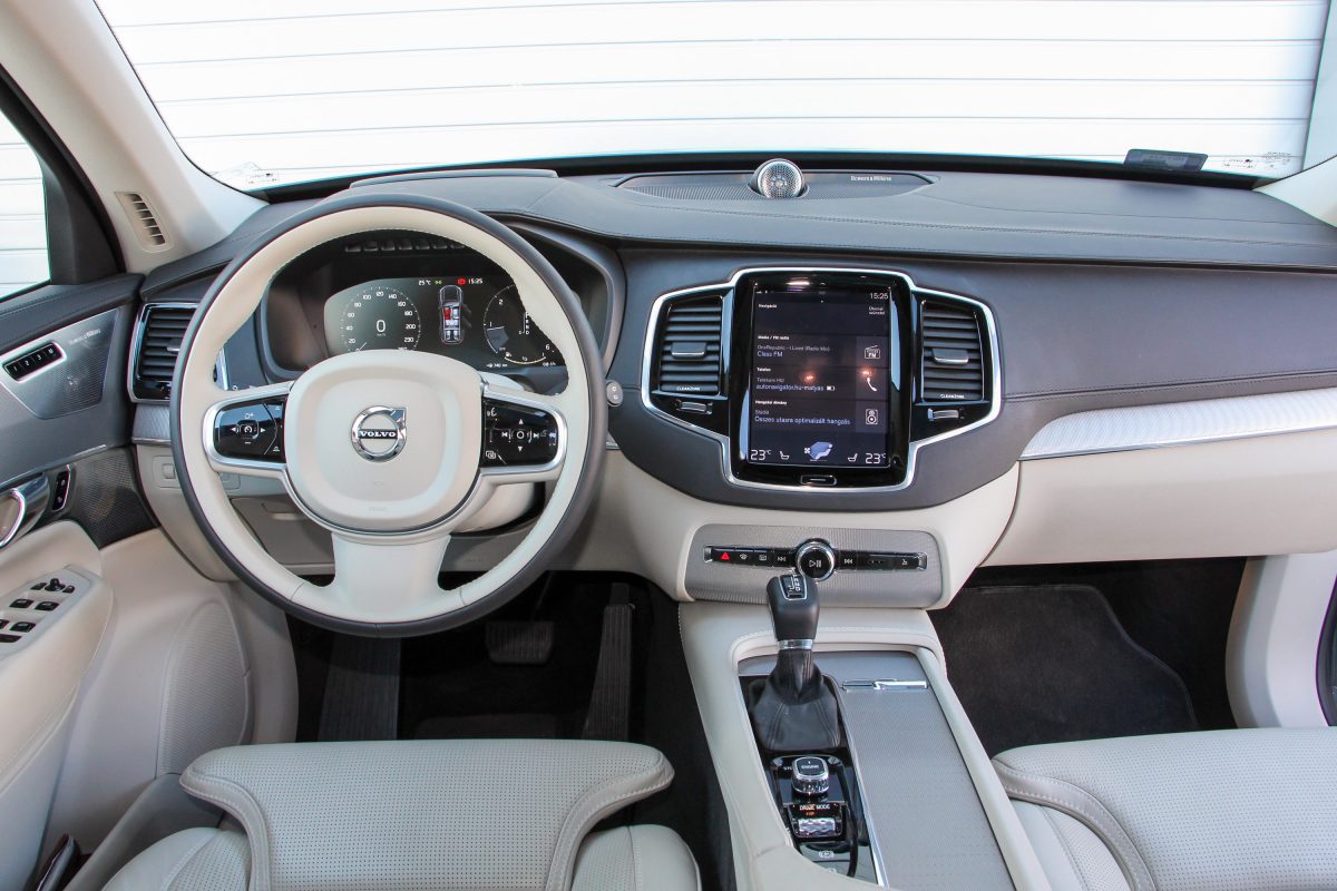 VOLVO XC90